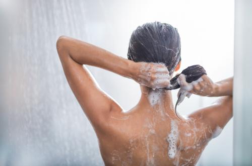 4 помилки, яких слід уникати під час миття волосся, щоб покращити його стан